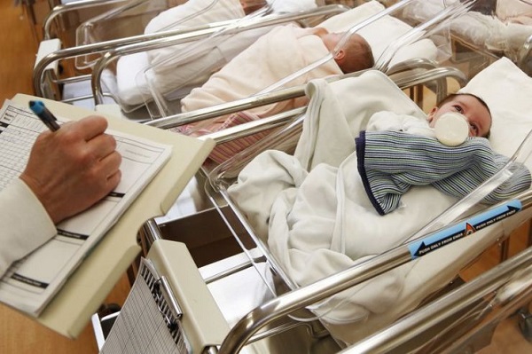 美国出生率连续四年下滑，现在赴美生子正当时