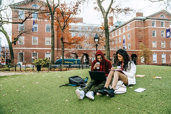 尔湾生子后孩子凭美籍身份收获的好处 