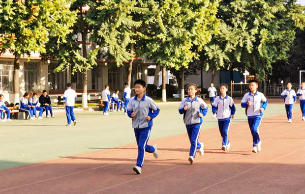 赴加产子后孩子能不能回国上学 
